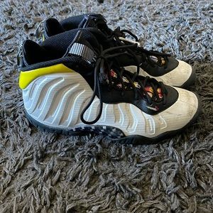 Boys Nike Foamposite basketball sneaker
